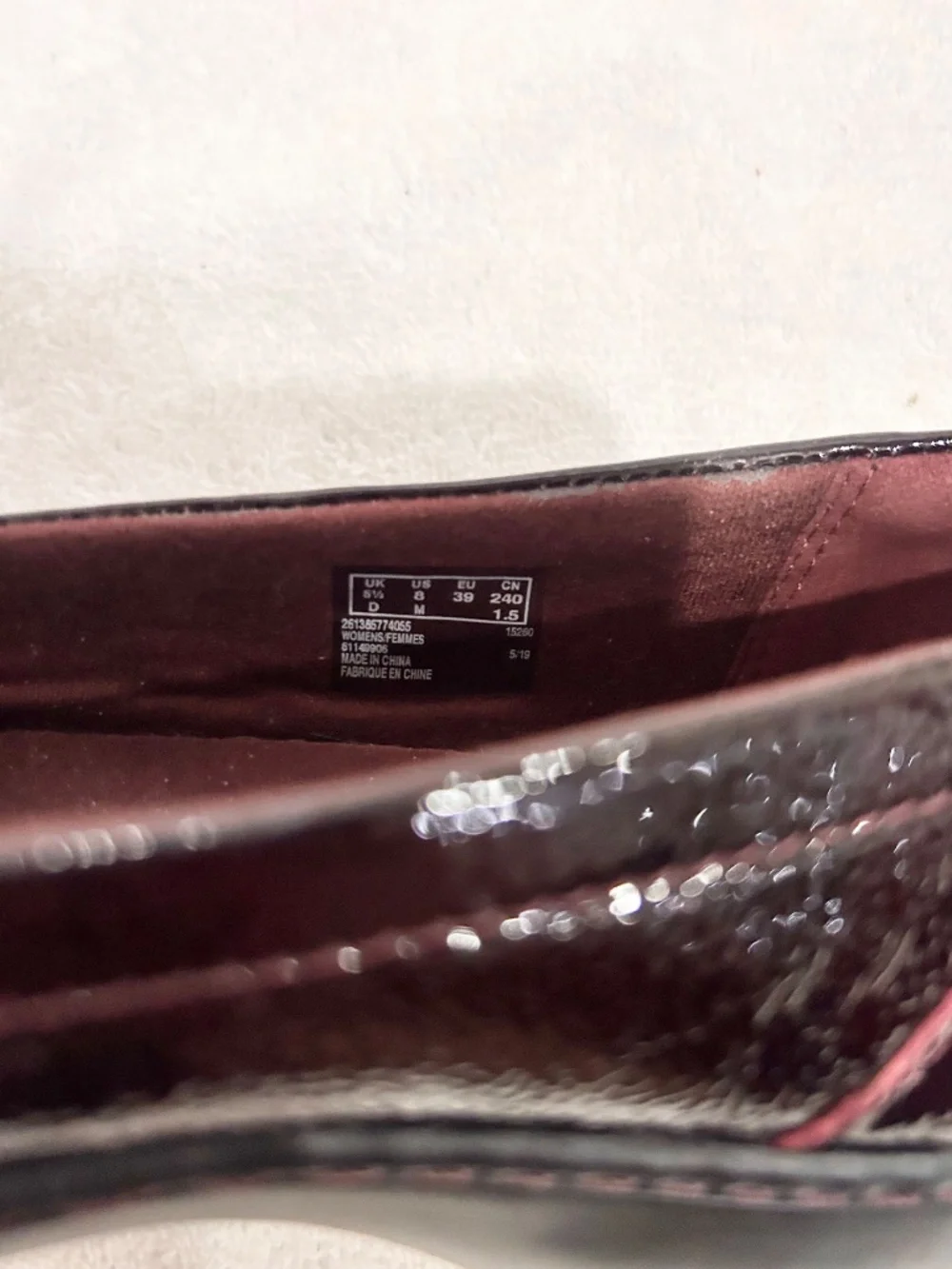 Clarks Ashland Bubble Slip on Loafer Wedge sole Tassels shiny patent maroon sz 8